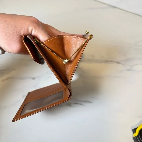 Vintage dooney and Bourke brown leather kiss lock wallet - Picture 8 of 10